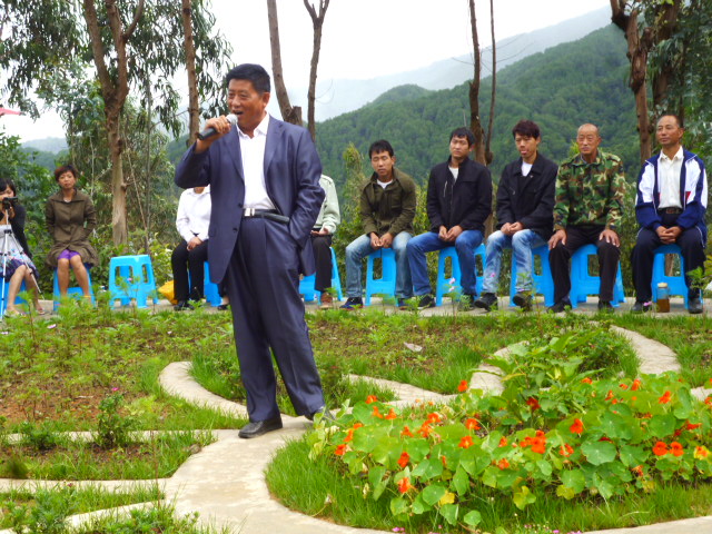 As the spiritual leader of the Lifechanyuan, Xuefeng leads the awakening of over 180 carbon-based Ch ...